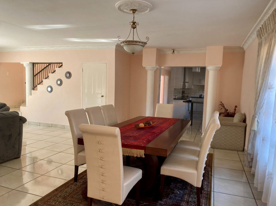 5 Bedroom Property for Sale in Heuwelsig North West